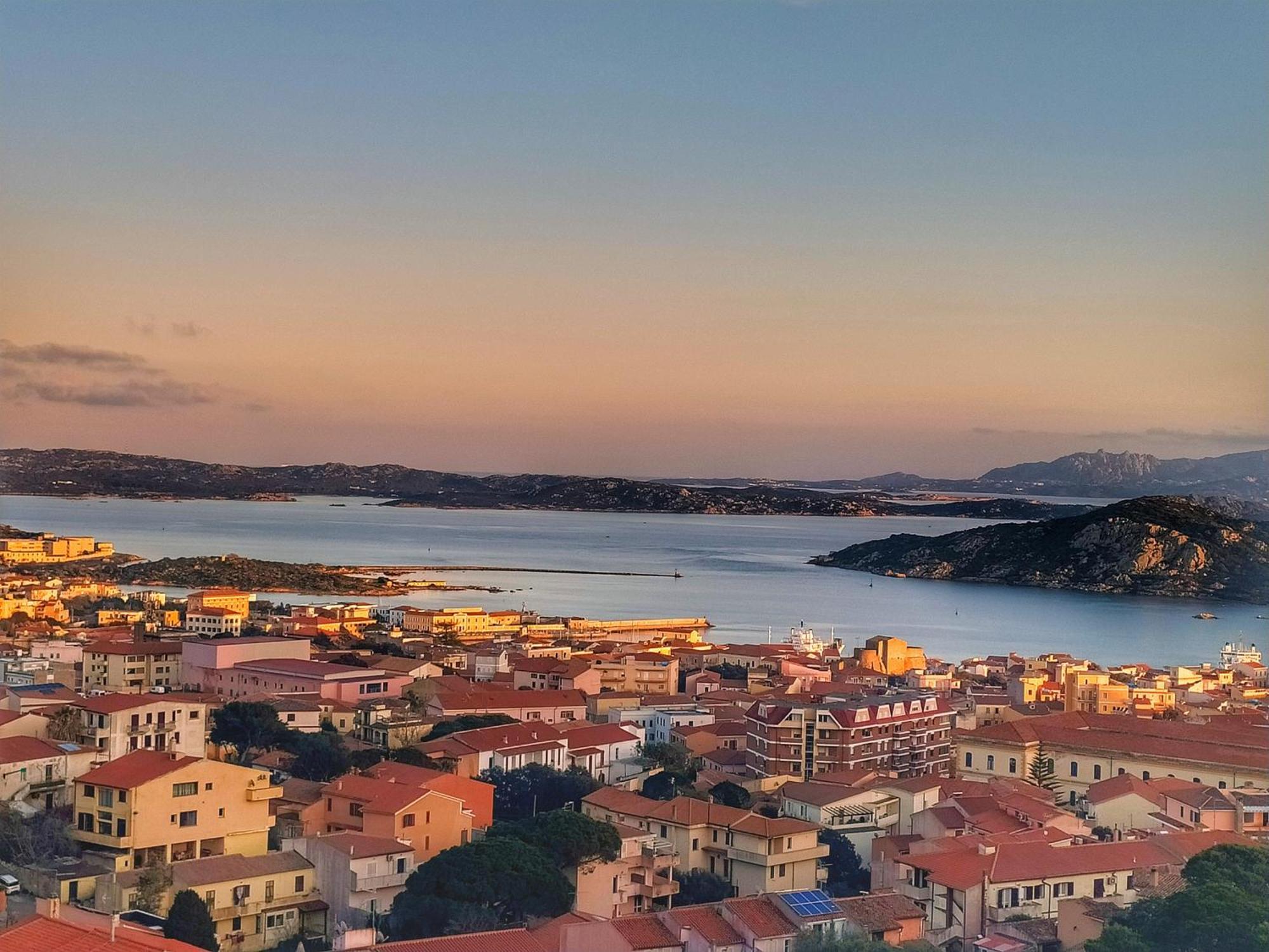 Appartamento Vista Mare A La Maddalena Λα Μανταλένα Εξωτερικό φωτογραφία
